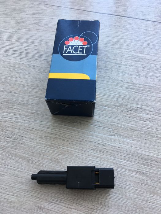 Жабка, кінцевик включення стоп сигналу на Nissan Qashqai j10