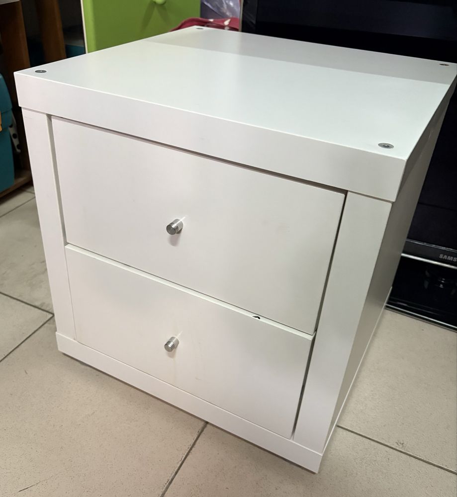 Kallax IKEA com gavetas e pes regulaveis em altura (novo)
