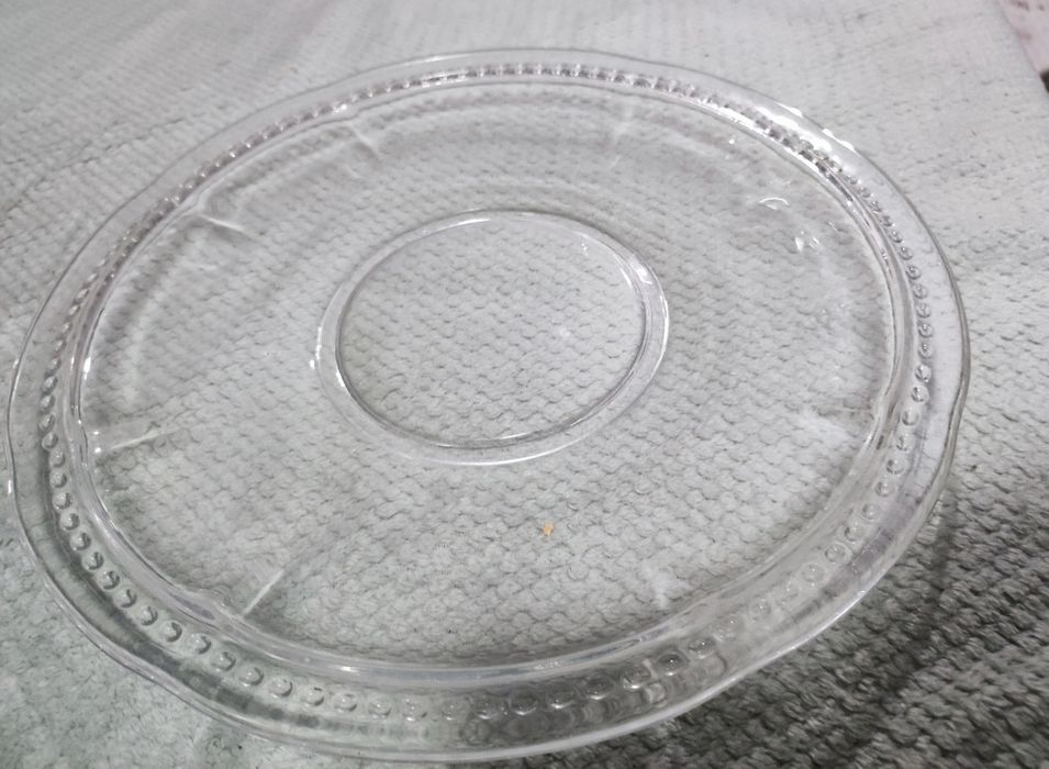 Przezroczysta patera