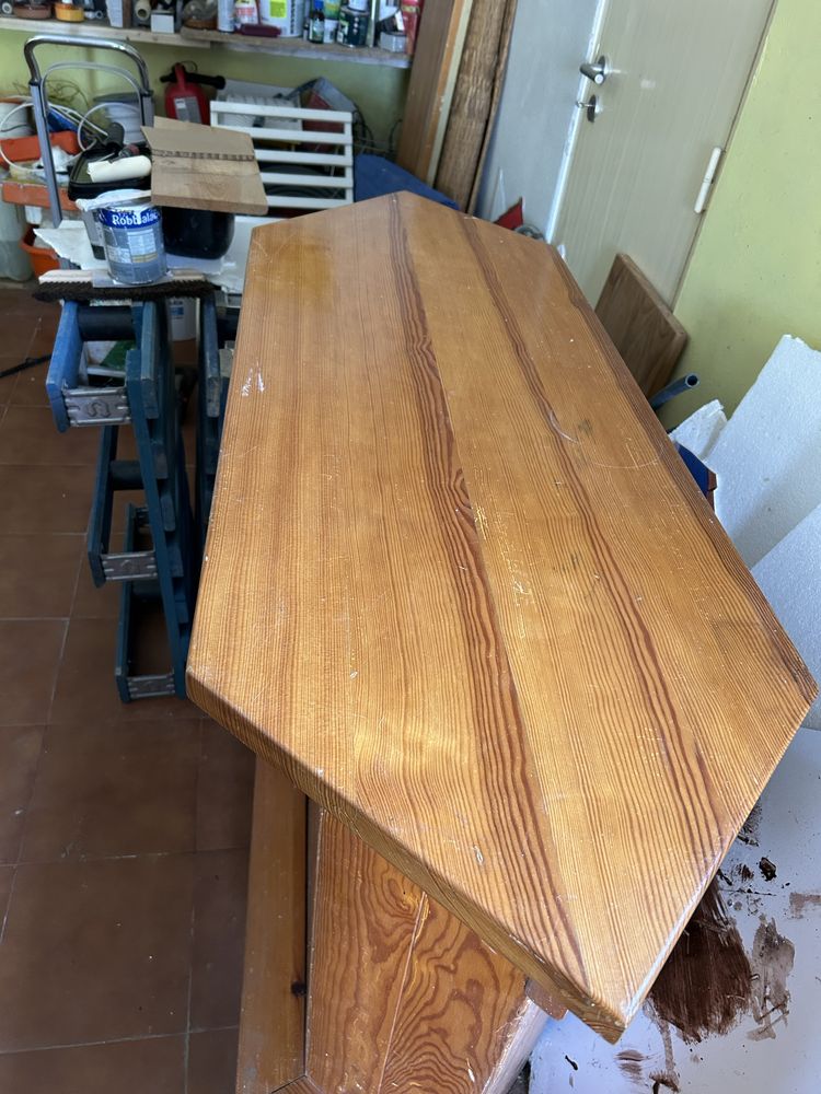 Bar em madeira de pinho