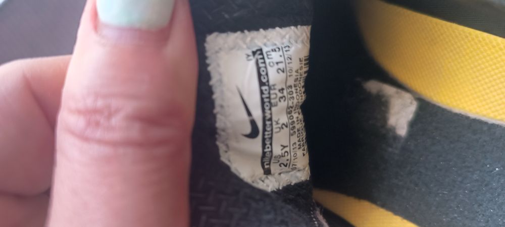 Korki, buty do piłki nożnej Nike