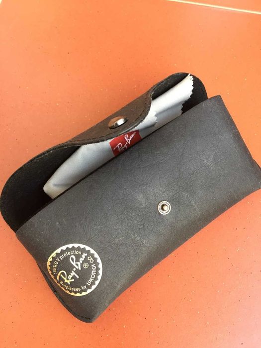 Caixa para guardar óculos sol RAY BAN -- Só caixa + pano limpeza -- 03