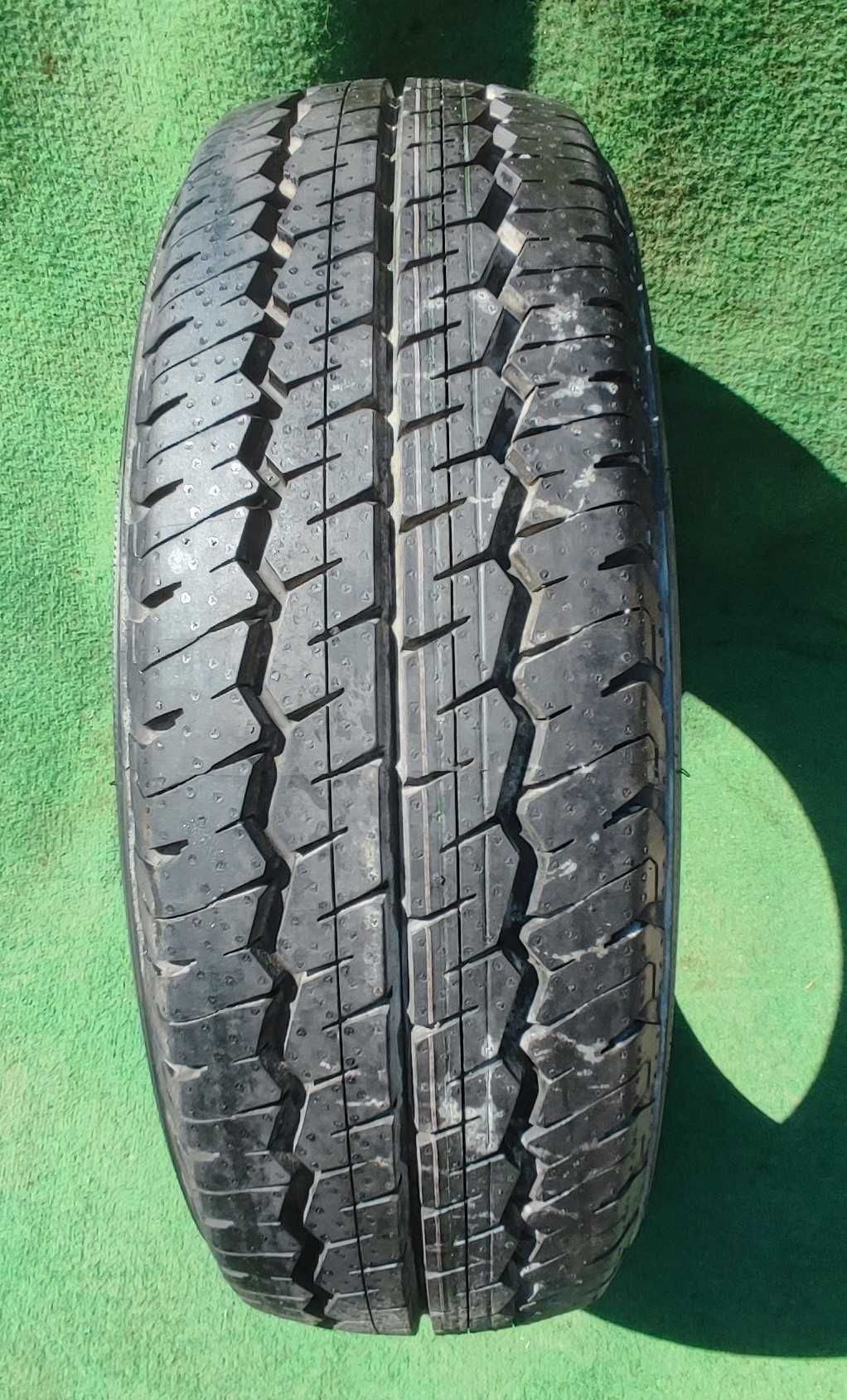 Opona Dunlop Sp Lt30-8  205/65R16C  107/105 T  1-szt