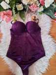 Zmysłowe i eleganckie body fiołkowe 75D