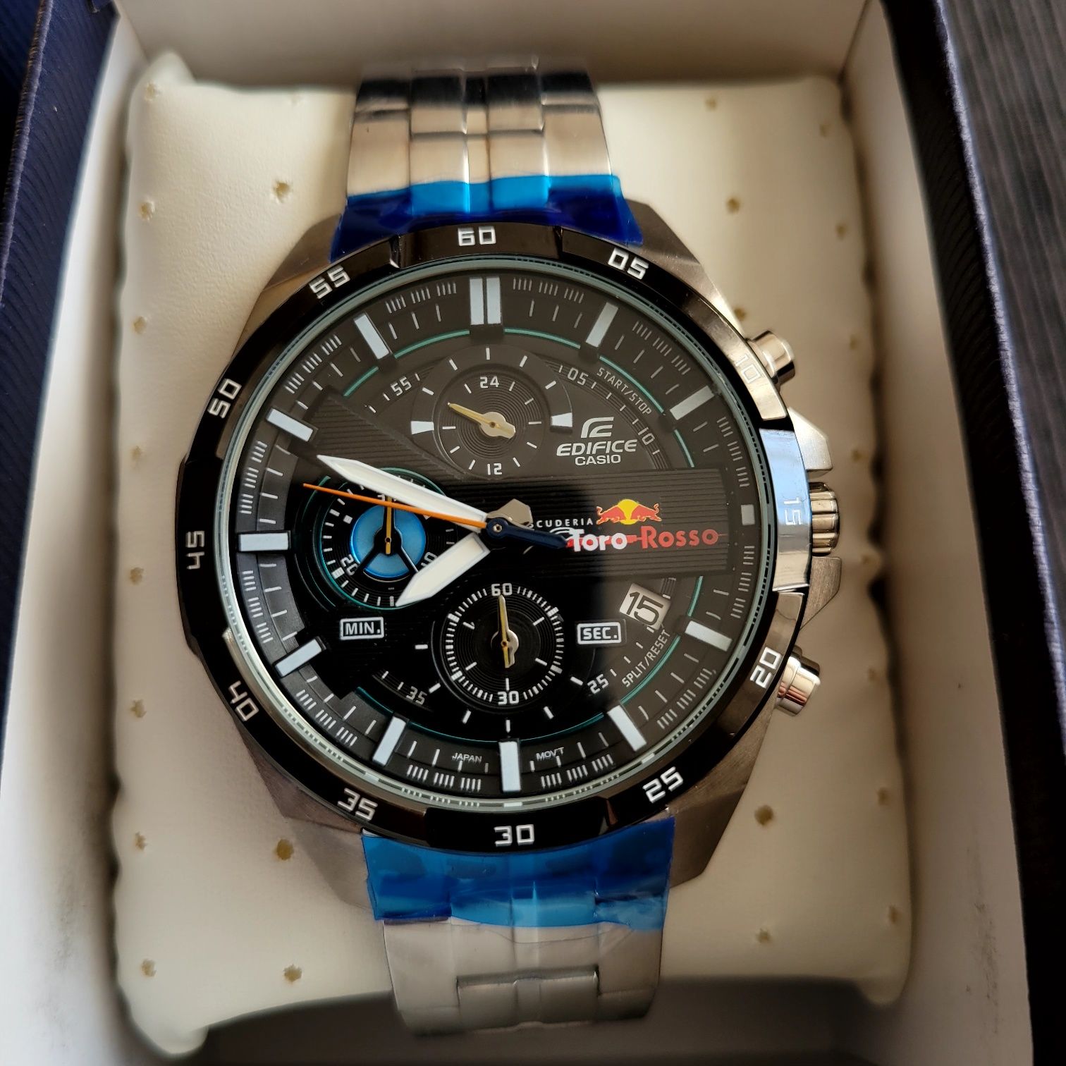 Zegarek męski na bransolecie Casio Edifice Red Bull F1.
