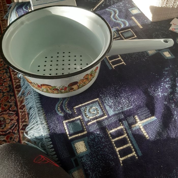 Посуда емальована миска, кастрюля. друшляк, часів СРСР.