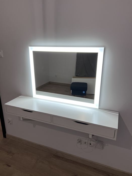 Toaletka z lustrem Led