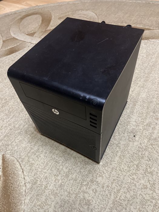 HP MicroServer Gen7 n40l 12Gb