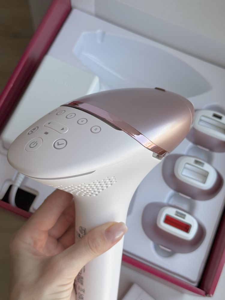 Фотоепілятор Philips Lumea series 9900