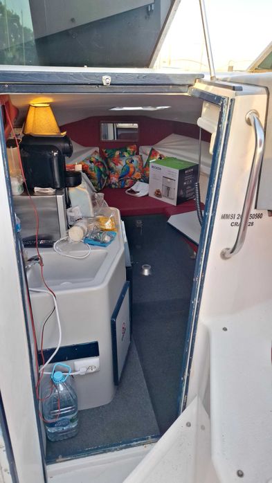 Barco  cabinado sea ray  220 DA