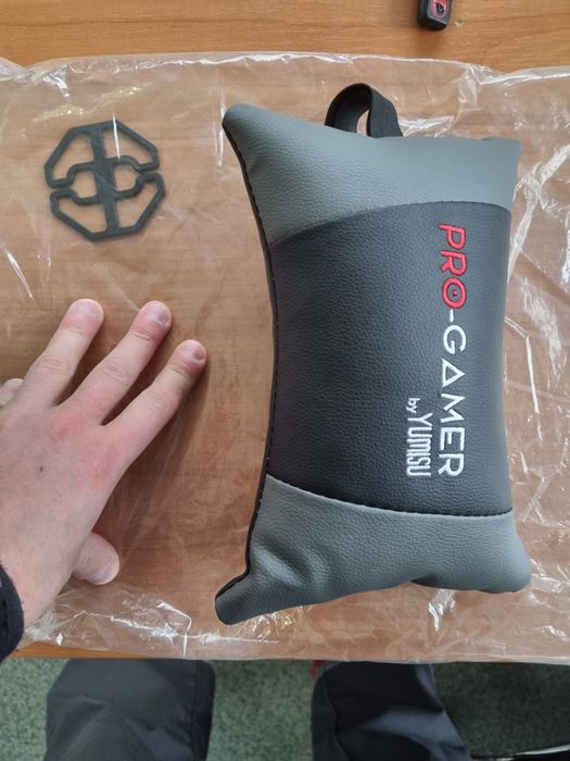 Zagłówek Jumisu pro gamer nowy z paskami