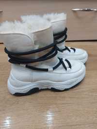 Дутики на шнурівці ботинки черевики чоботи білого кольору  зимові 38 р