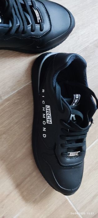 Tênis John Richmond