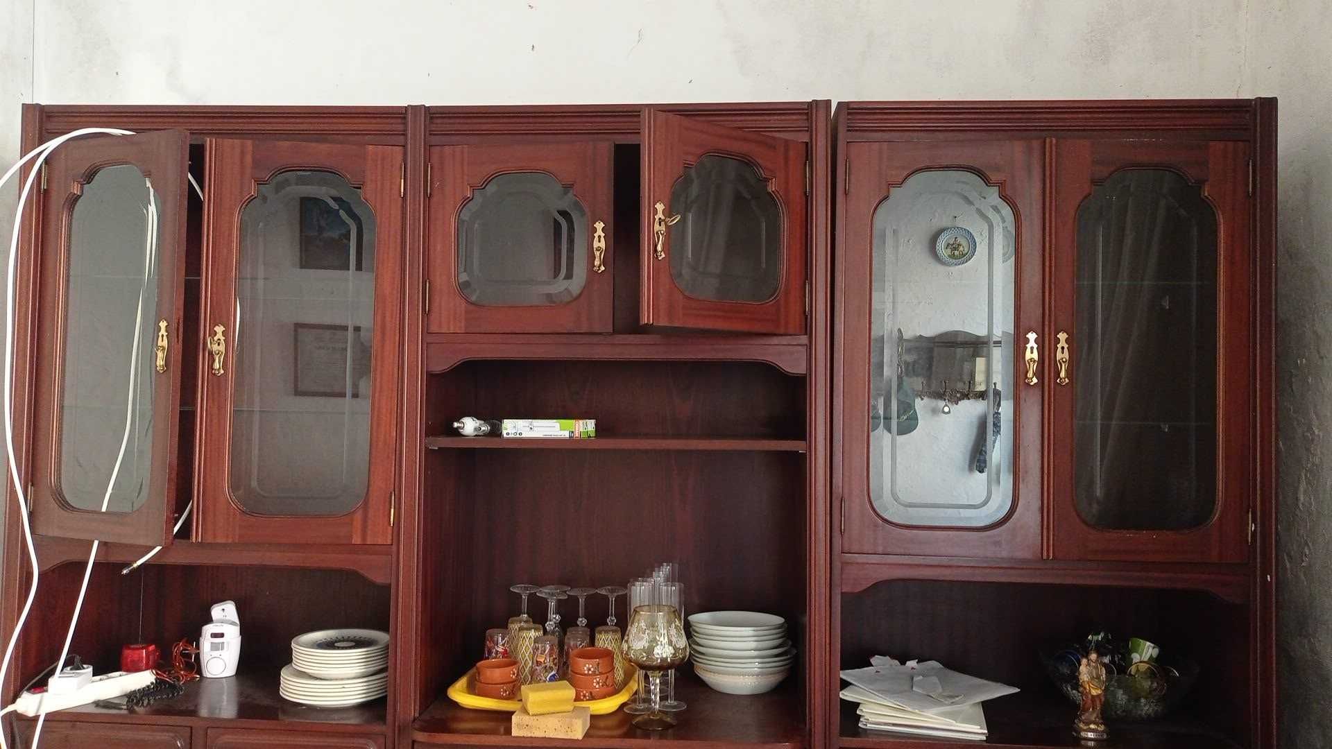 Mobília de sala com móveis diversos