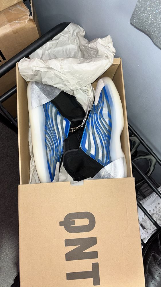 Yeezy QNTM NOWE 42 2/3