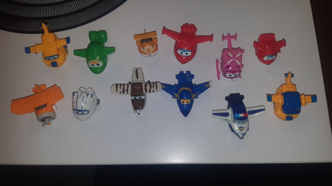 Baza Super Wings oraz samoloty