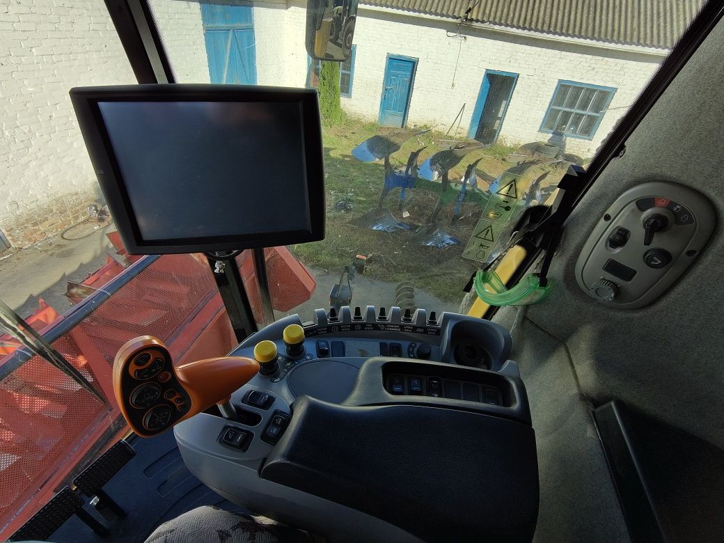 Зернозбиральний комбайн New Holland CX 8080 + 2 жатки та візок