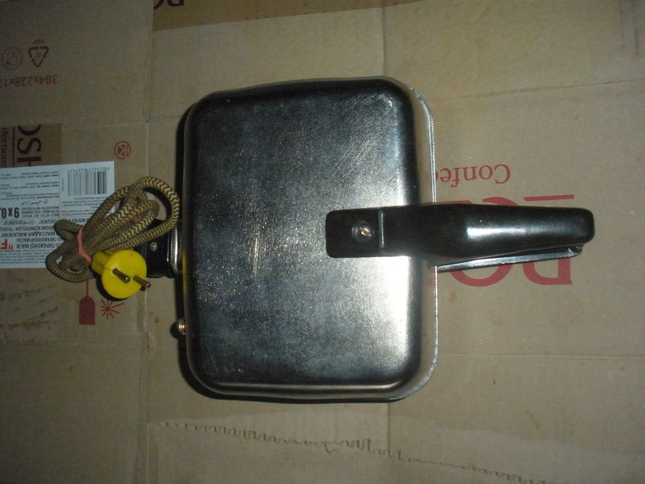 Электровафельница Ласунка ЭВ 1,0/220 в. в отличном состоянии,СССР.