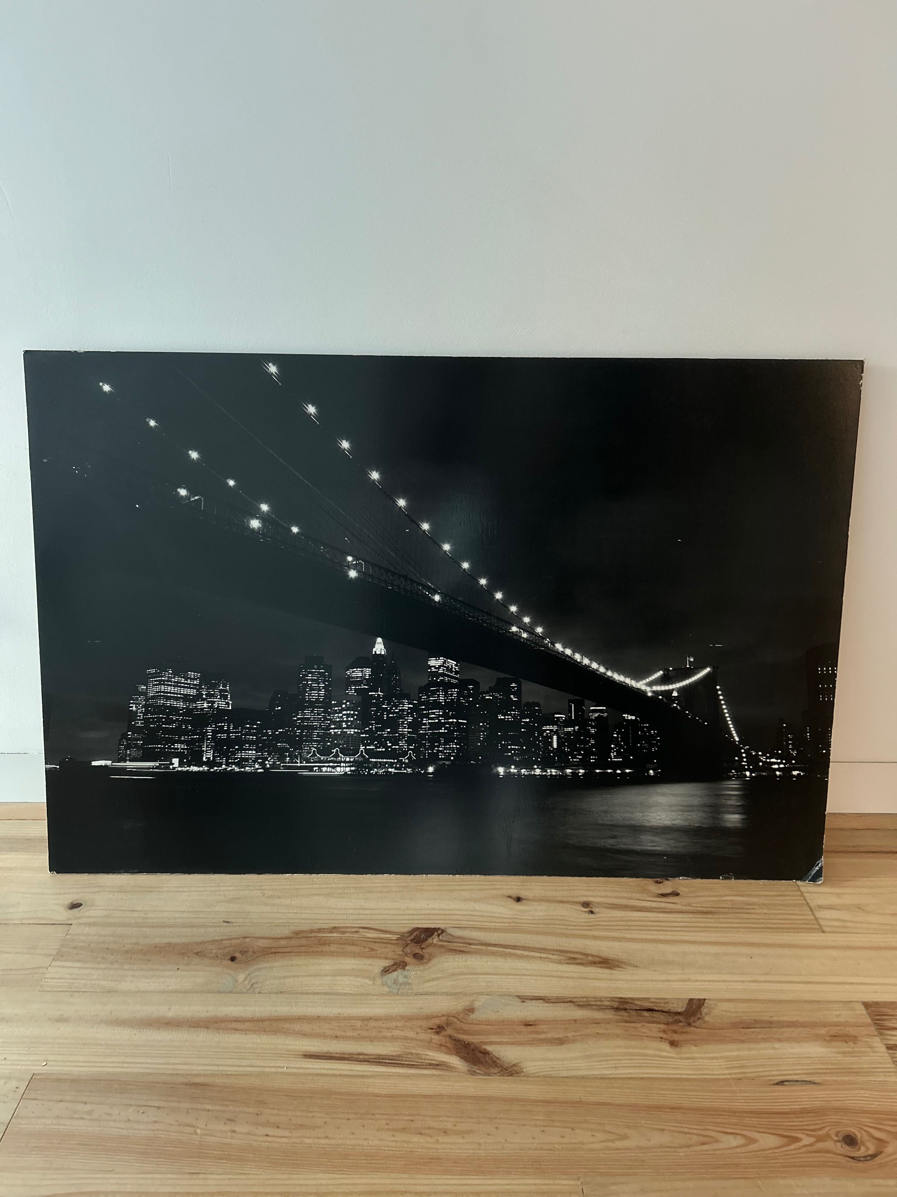 Quadro preto e branco com ponte