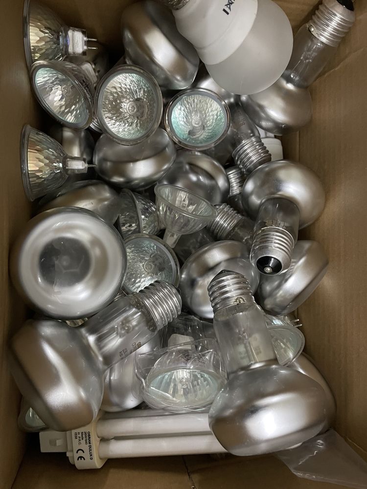 40 Lampadas diversas, algumas de LED