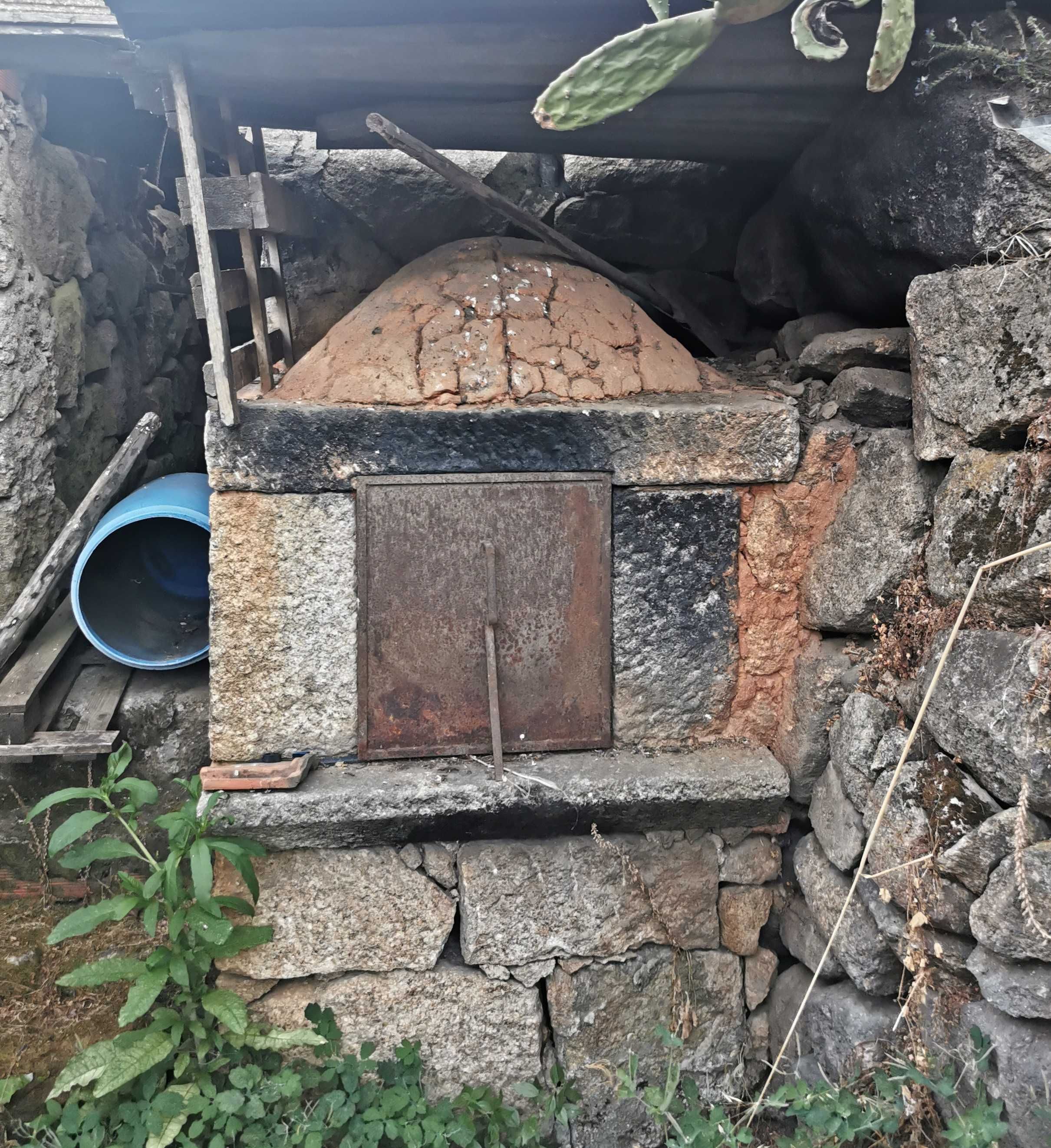 Vende-se Conjunto de moradias com terreno – Reconstrução no Douro