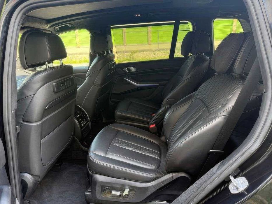 BMW X7 M50i      2020