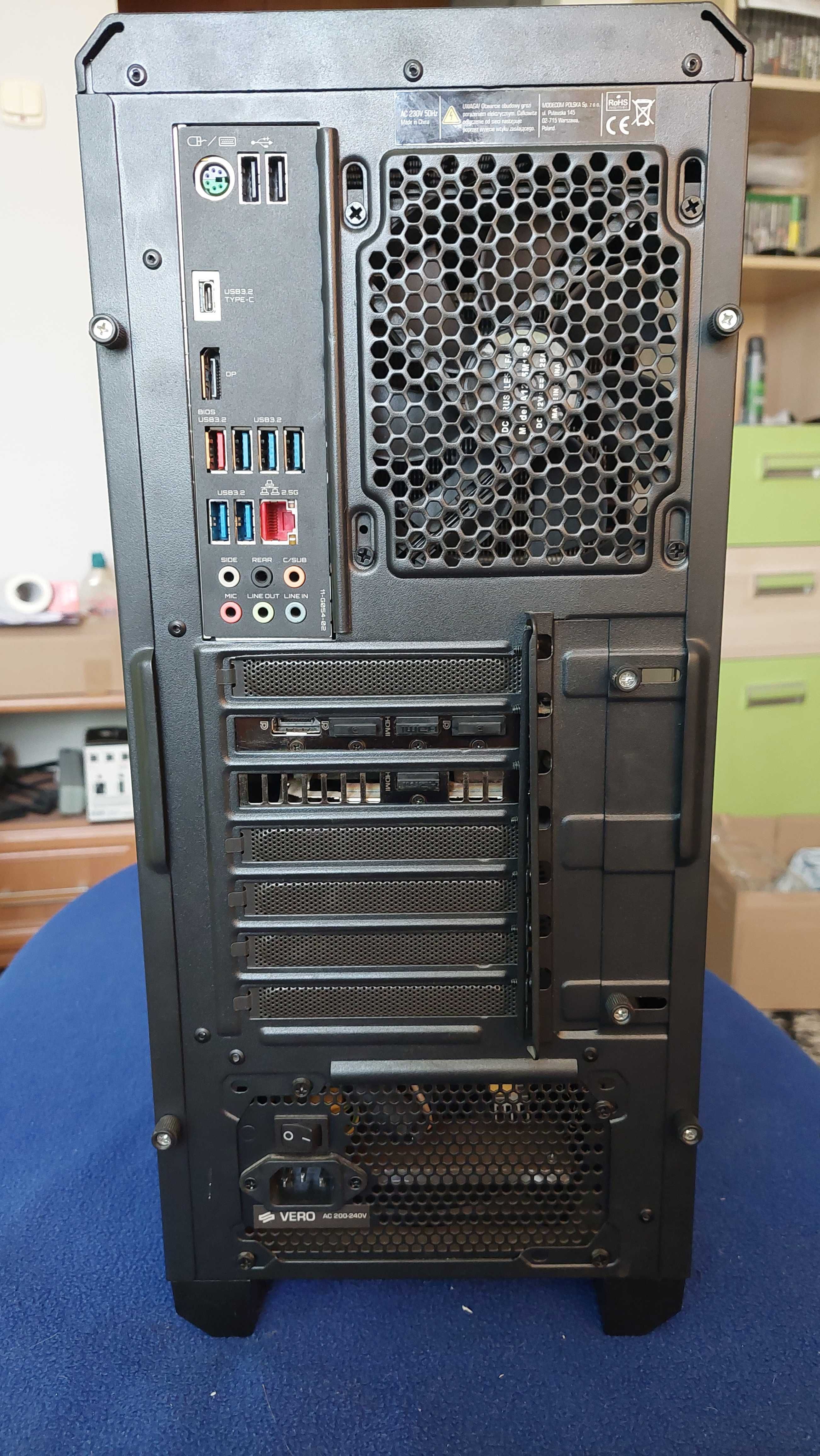 Komputer stacjonarny plus monitor