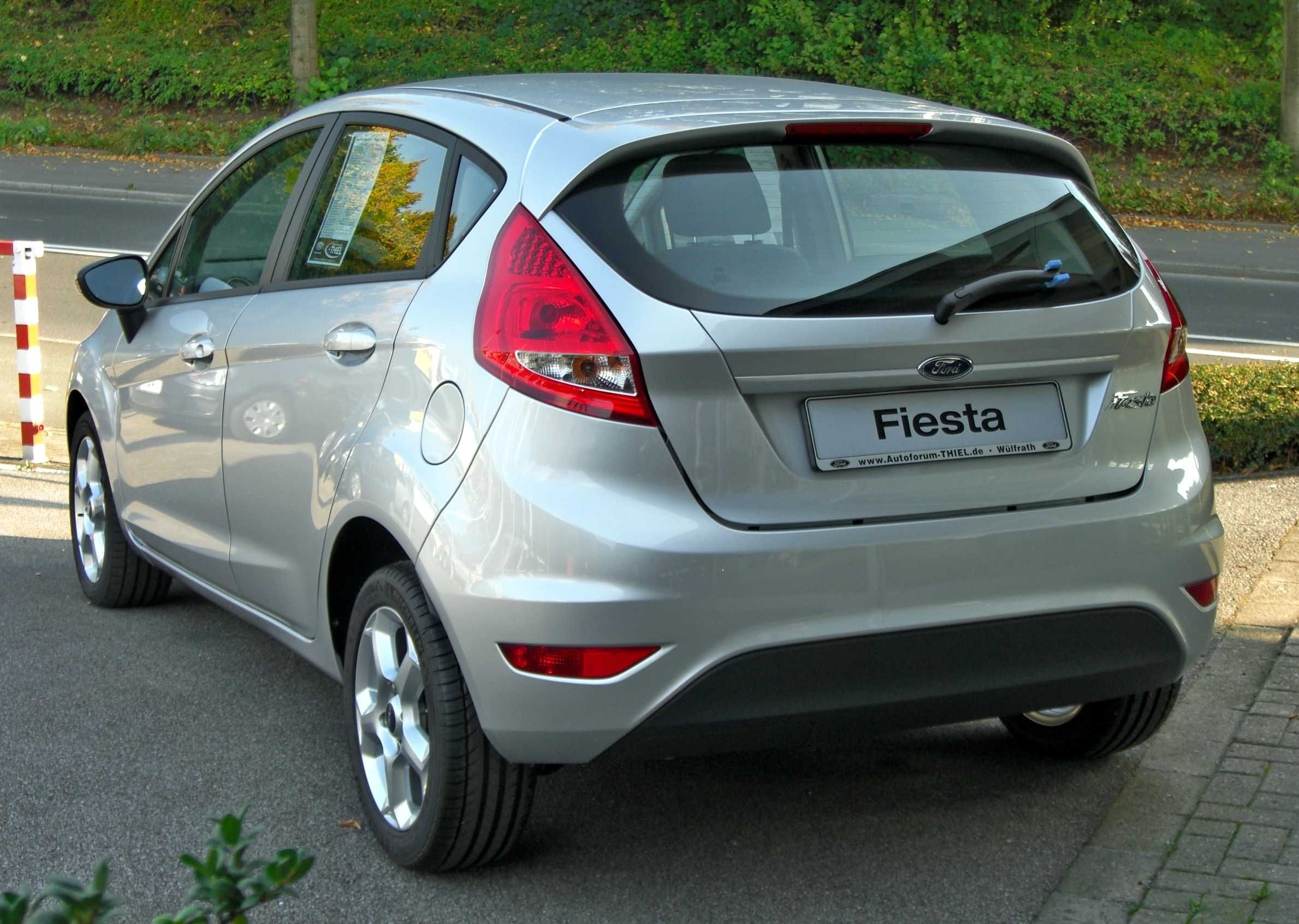 Спойлер накладка багажника для Ford Fiesta mk7