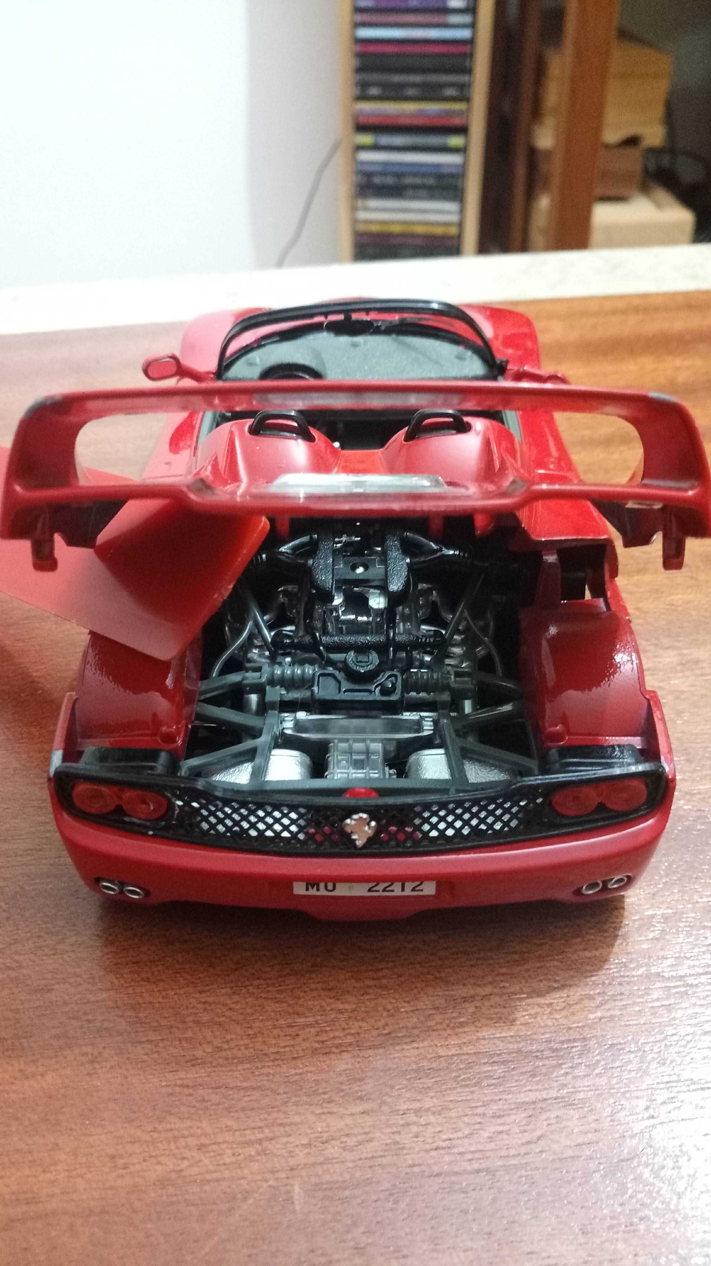 4 carros de colecção (3 Ferraris)