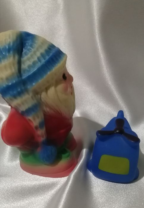 Гномик и Вертолет. Резиновые игрушки.