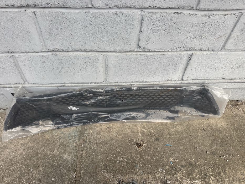 Нижняя решетка бампера Jeep Cherokee KL 2019-