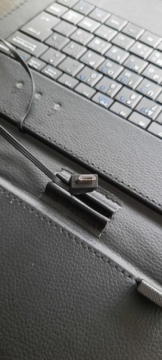 Клавіатура підставка для планшета Nomi