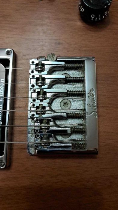 Електро гітара професійного рівня