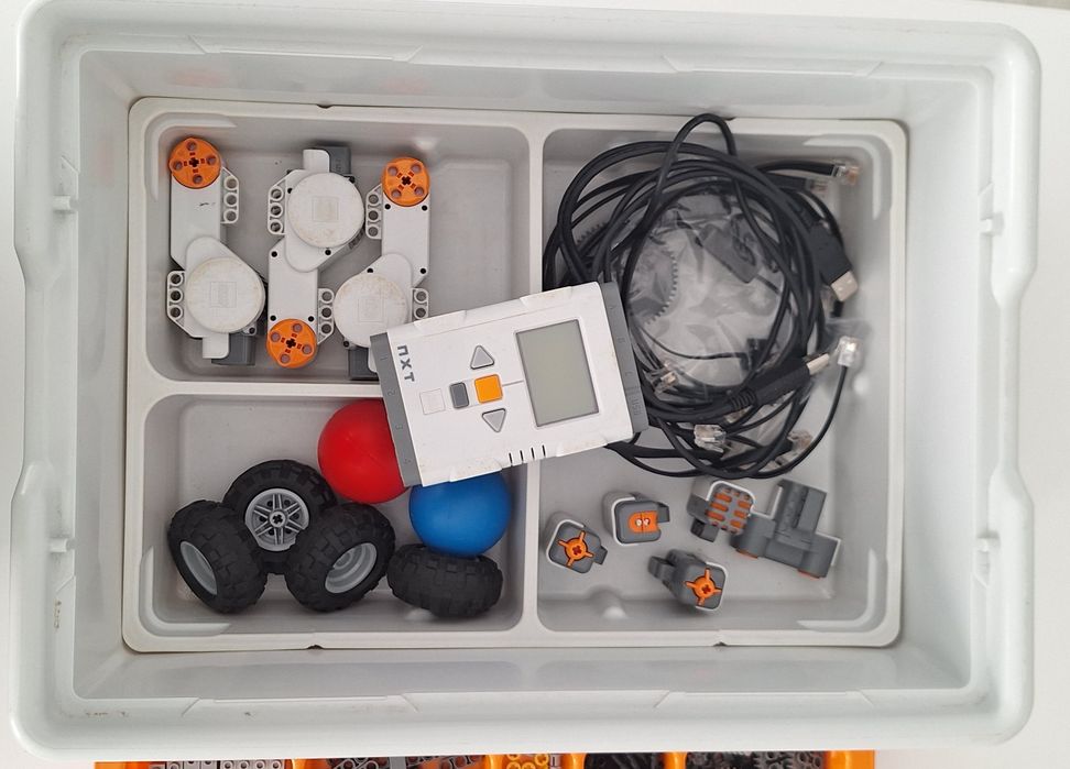 LEGO Mindstorms NXT 2.0 - zestaw edukacyjny do nauki Robotyki