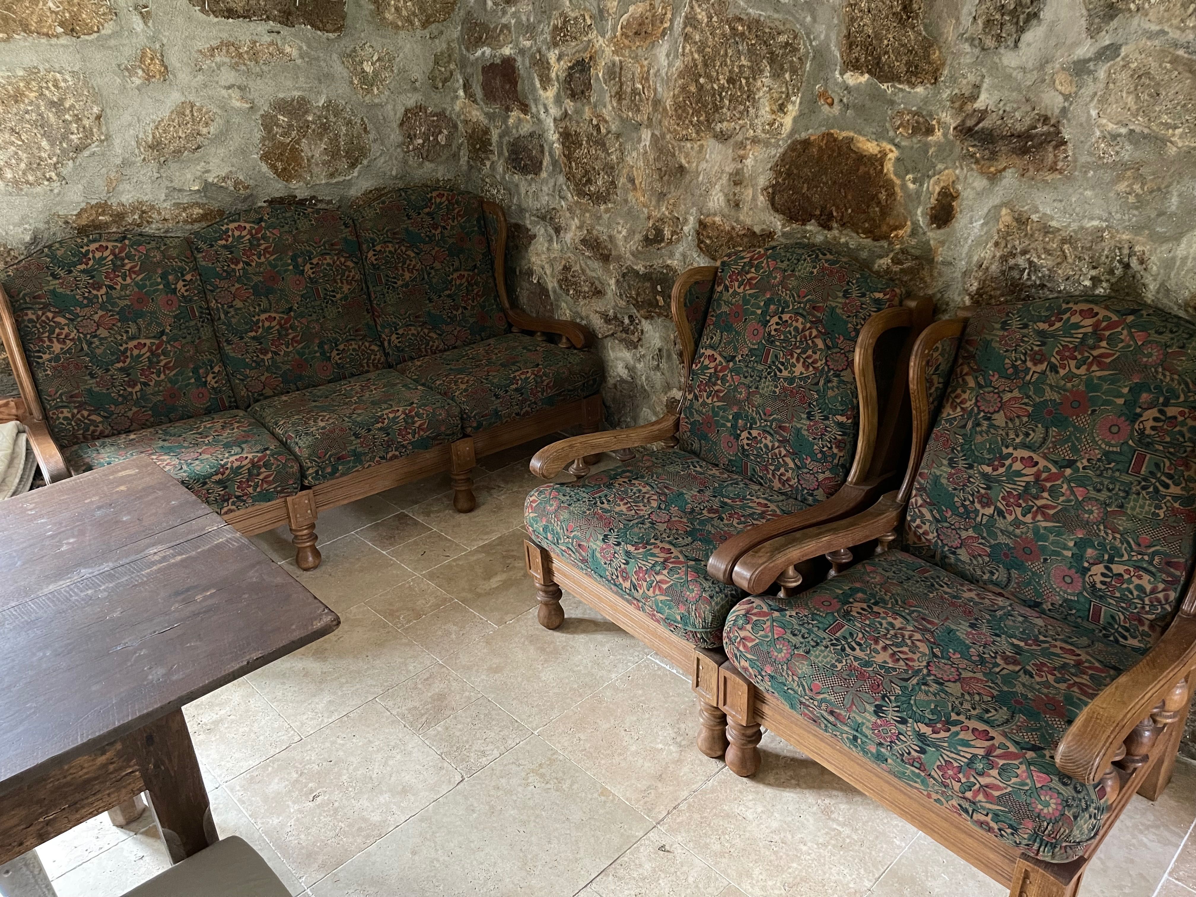 Conjunto de três sofás