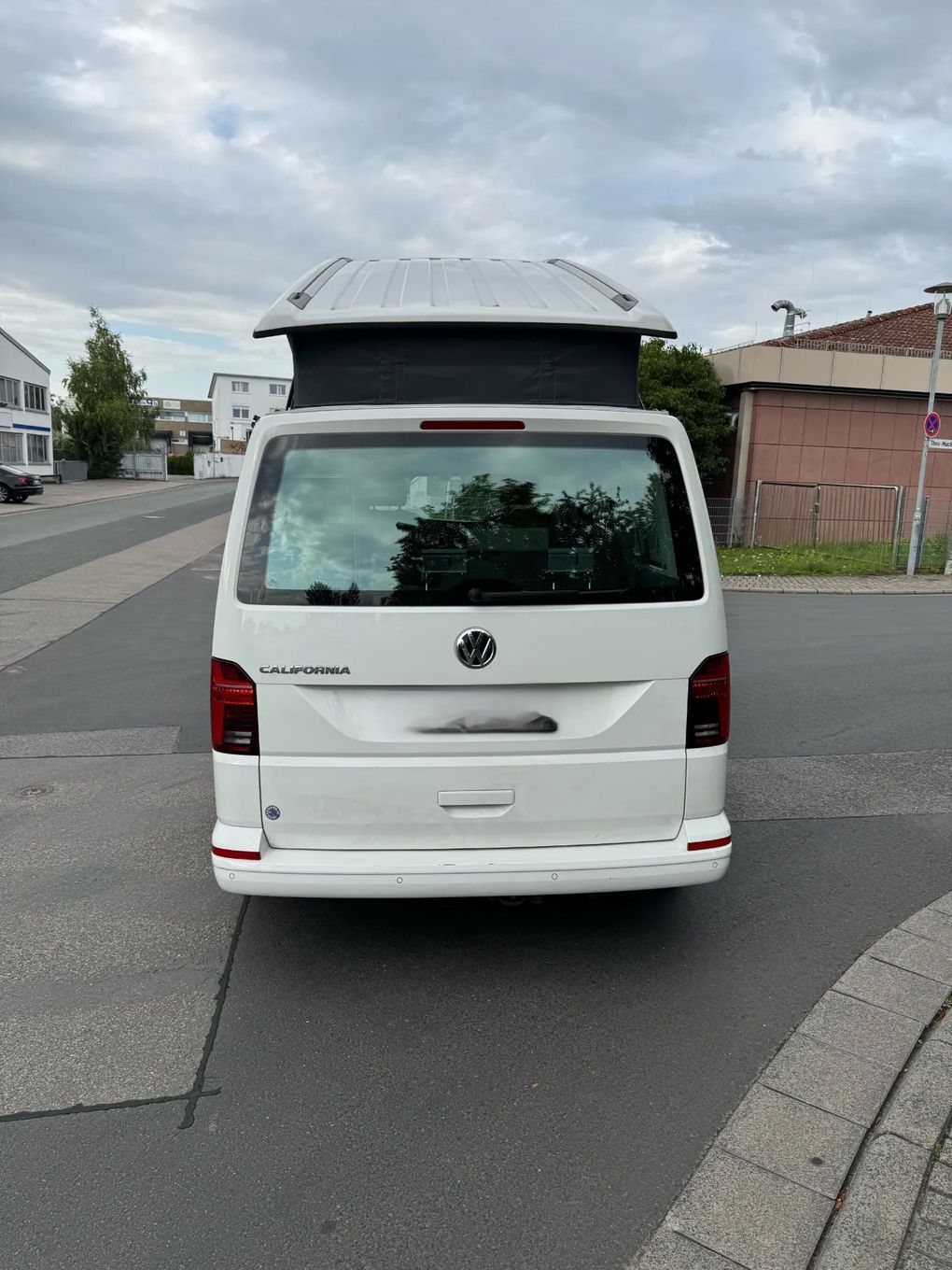 VW California Coast Volkswagen California Camper | 2 Camas – Dorme 4 Pessoas | Kitchenette + Cama no Teto