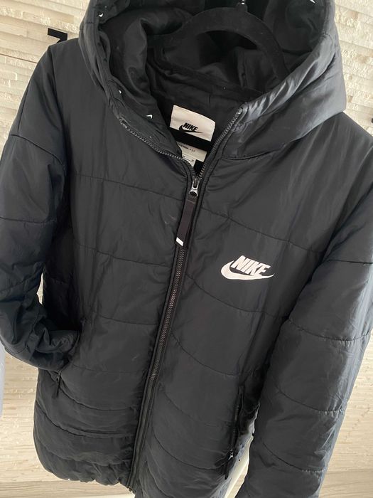 Rezerwacja Nike Kurtka płaszcz damski zimowy Nike Therma-Fit czarny