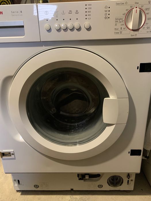 Пральна машина під забудову