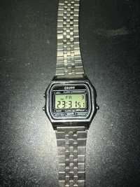 Modny zegarek elektroniczny Cropp w stylu Casio