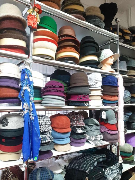 Sprzedam cały pakiet akcesoriów zimowych – kapelusze, czapki, szaliki