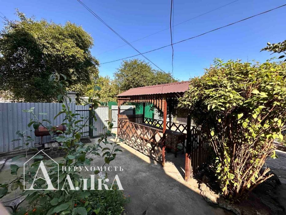 Продам частину будинку з власним двором