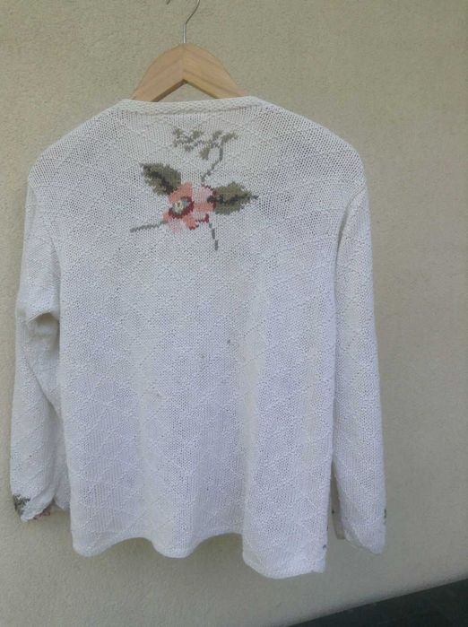 Rękodzieło-sweterek damski ręczne dziergany i haftowany, 100% bawełna.