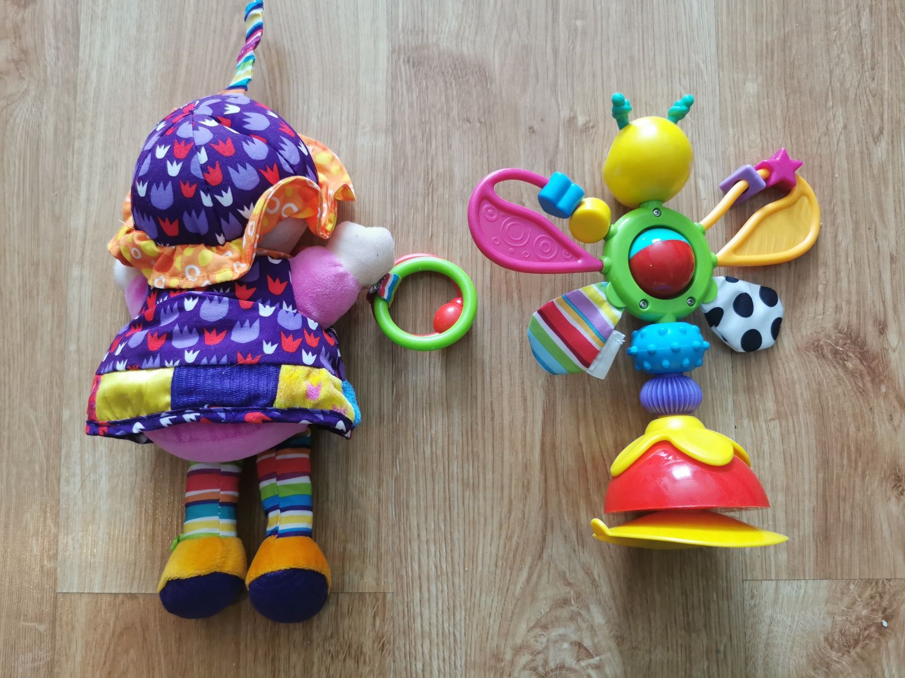 2 zabawki Lamaze (lala i motylek) dla niemowlaka