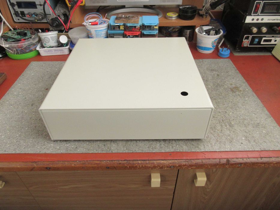 Металевий корпус для електроніки