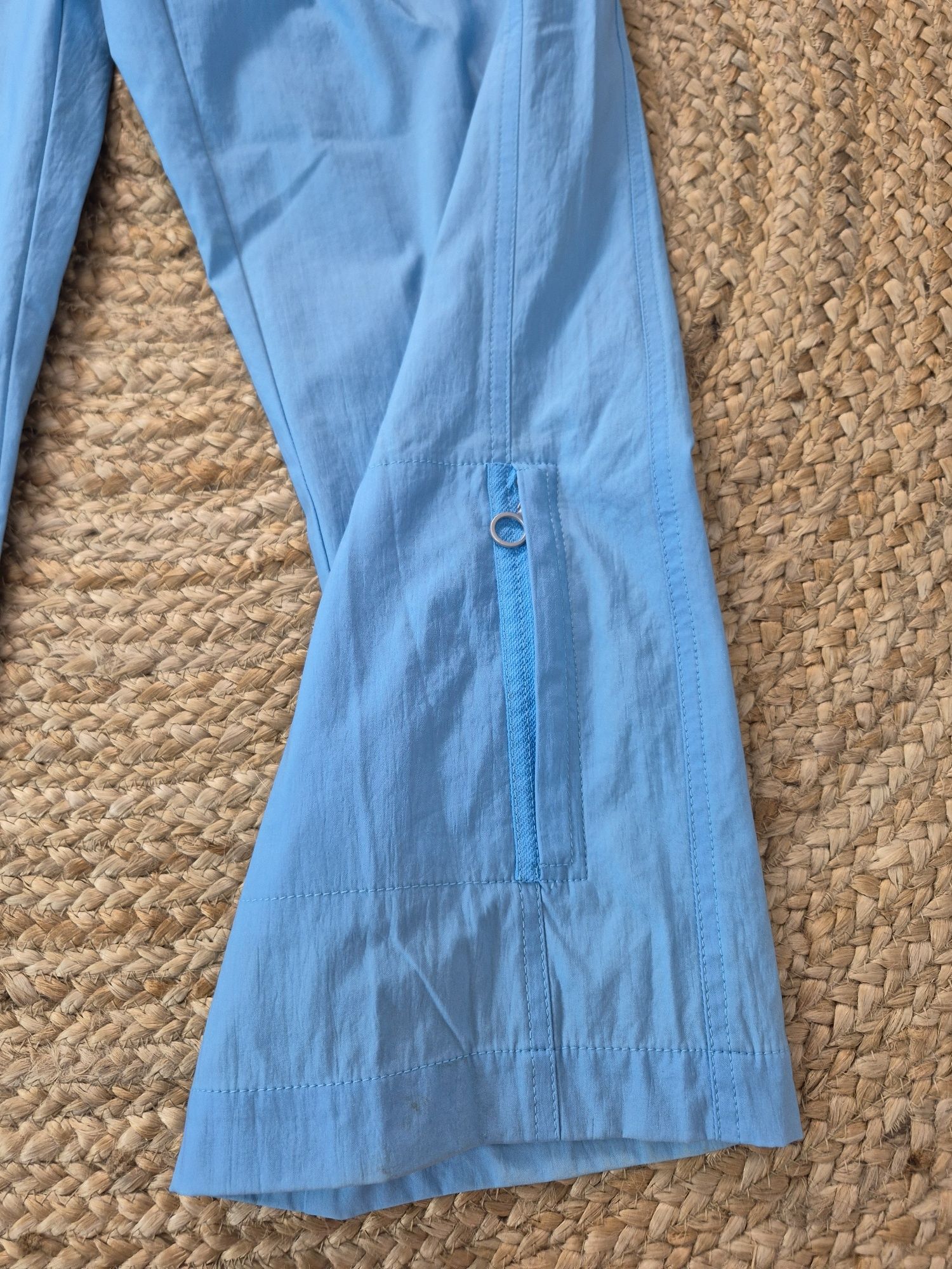 Niebieskie spodnie 7/8 Marc Cain Sport, rozmiar L/XL, lekkie i wygodne