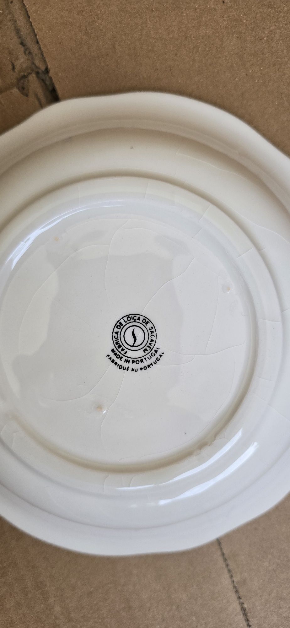 12 Pratos de sopa e 12 pratos razos de colecção