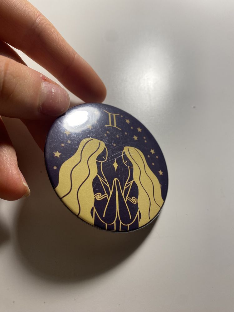 Broszka przypinka ze znakiem zodiaku bliźnięta gemini zodiac