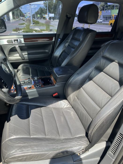 Офіційний Volkswagen Touareg з газом