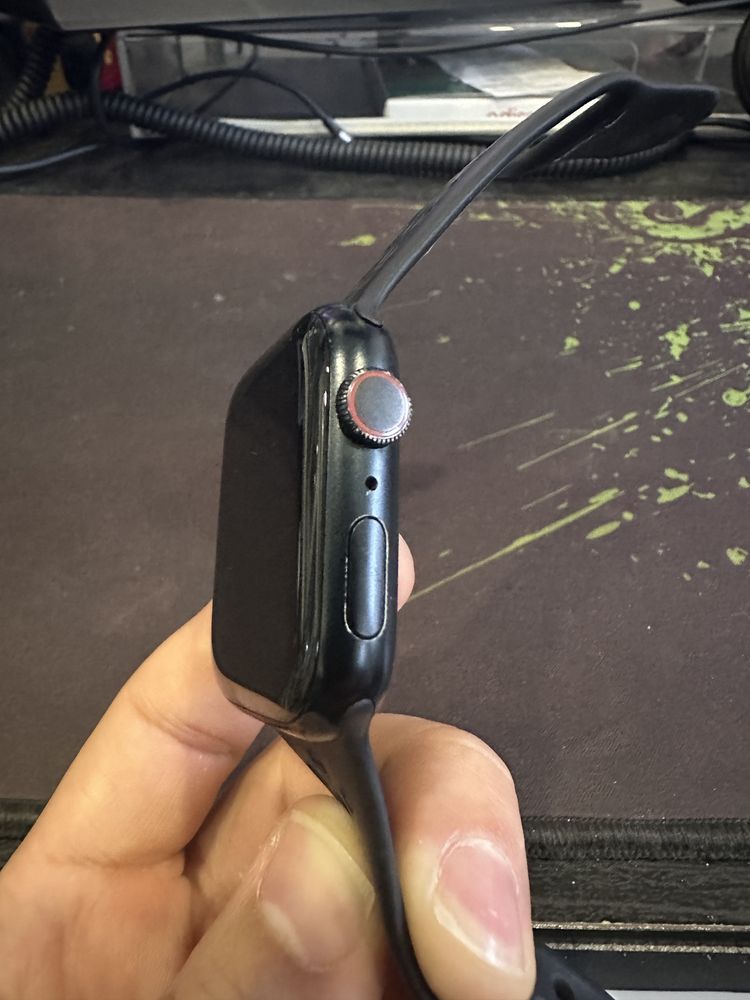 Apple Watch 8 Wi-Fi + Cellular