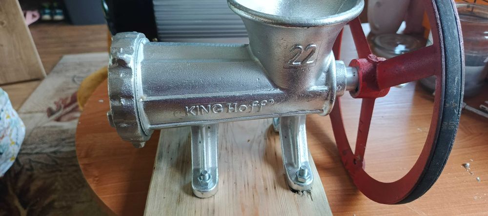 Maszynka do mięsa 22 z silnikiem+nadziewarka ok 4kg pozioma